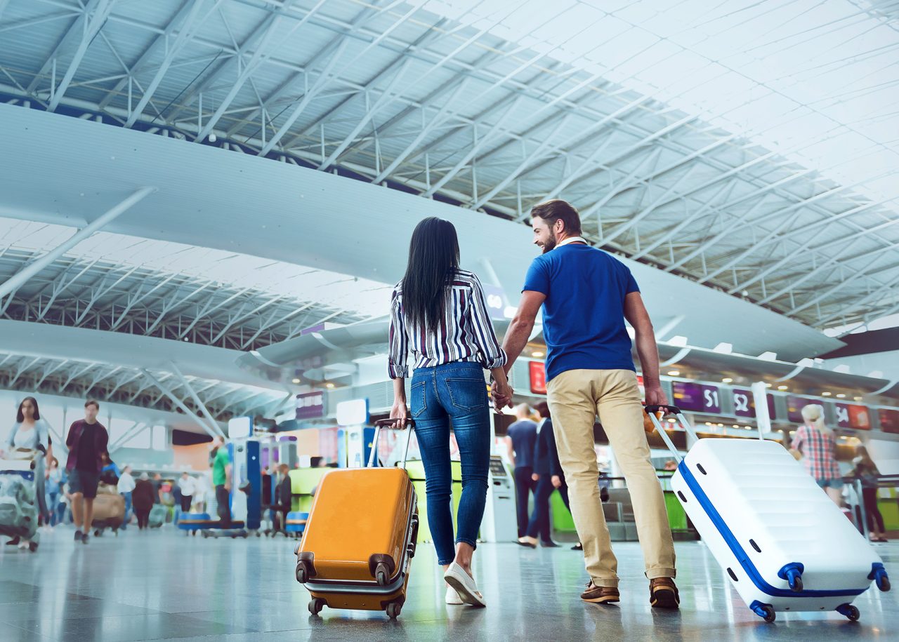 Airport Lux Transfers_0007_happy-couple-travels-together-high-res